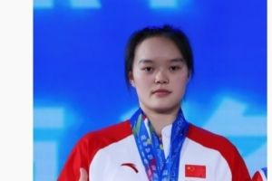 亚洲举重锦标赛，杨秋霞刷新女子71公斤级抓举世界纪录
