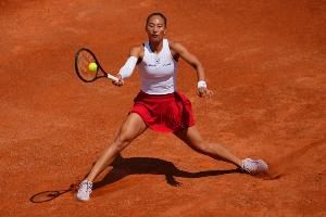 WTA1000罗马站1/4决赛，郑钦文首次在红土赛场对决萨巴伦卡