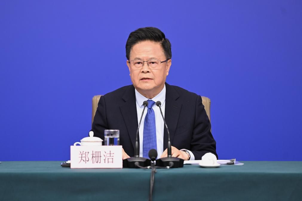 以实招硬招推动经济持续回升向好——五部门主要负责人回应中国经济热点问题