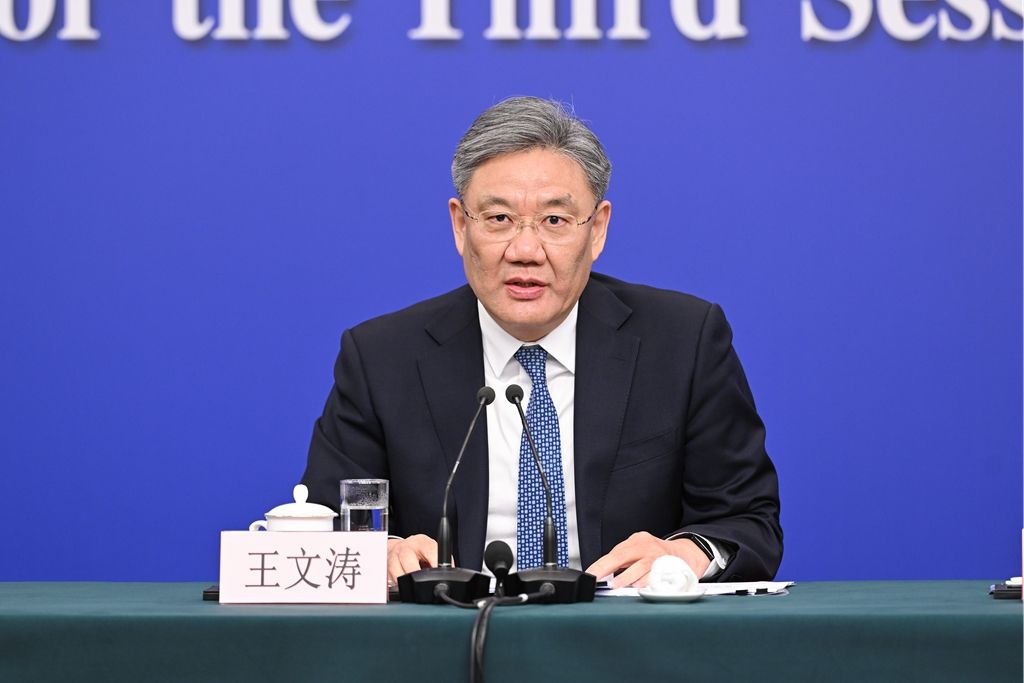 以实招硬招推动经济持续回升向好——五部门主要负责人回应中国经济热点问题