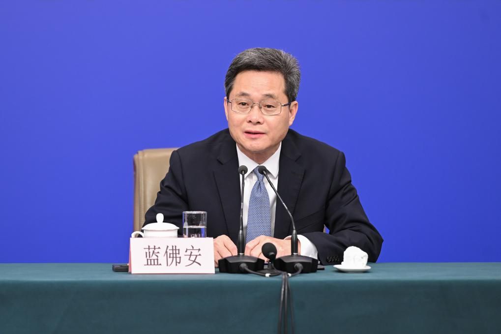 以实招硬招推动经济持续回升向好——五部门主要负责人回应中国经济热点问题