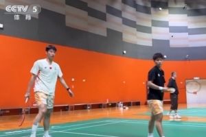 记者：国羽混双训练中已变回魏雅欣/蒋振邦、黄东萍/冯彦哲的组合