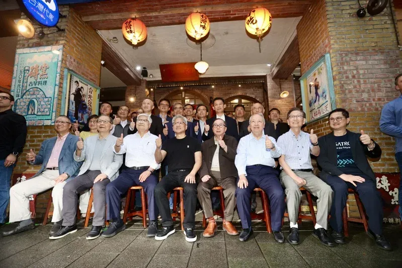 黄仁勋三度宴请，台湾科技大佬齐聚“砖窑古早味”