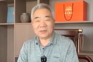 丁俊晖父亲：人要学会拿镜子照自己 不要总拿电筒照别人缺点